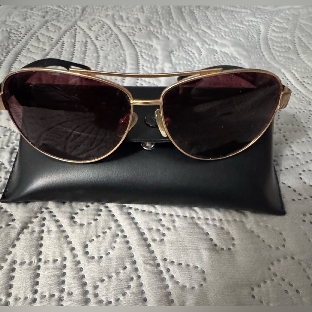 Carfia Elegant Gold Aviator Sunglasses